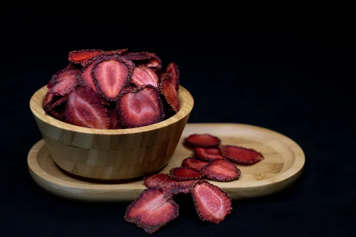 قیمت خرید توت فرنگی خشک شده + عکس